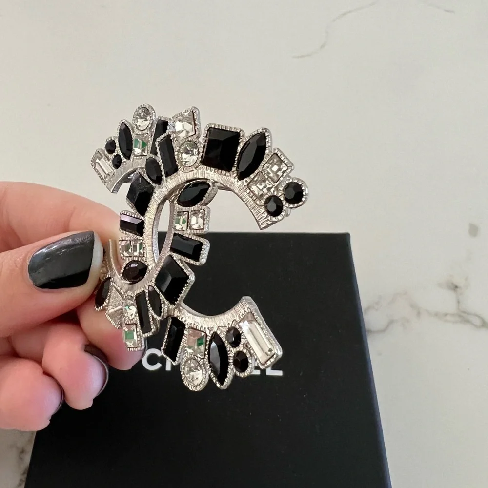 Chanel Brooch - Picture 3 of 9